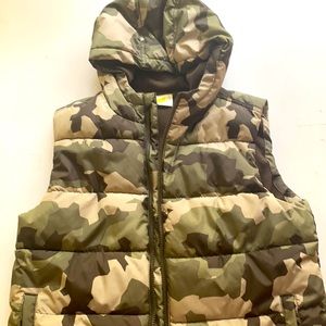 Camo Puffer Hooded Vest Gently Used Smoke Free